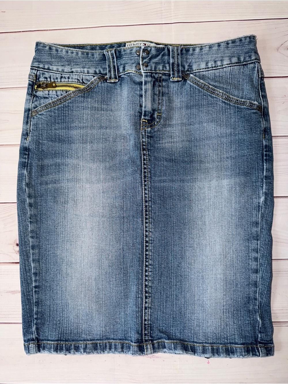 Tommy Hilfiger Vintage Light Blue Denim Pencil Skirt with Gold Zip Accent Size 4